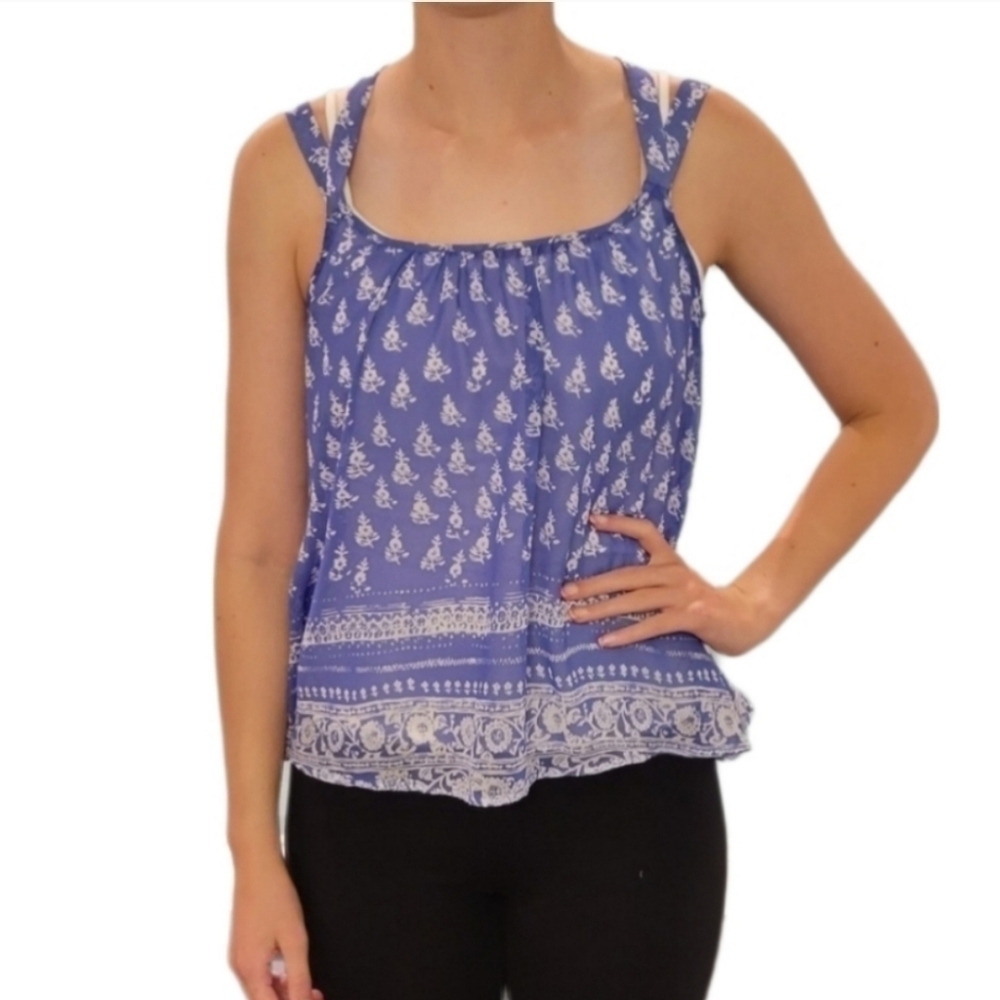 Express‎ periwinkle and white floral top size XS